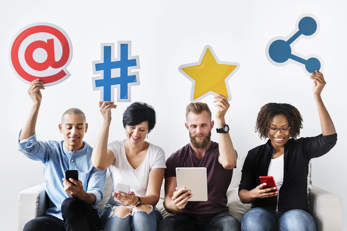 Ilustrasi Tim Sosial Media Marketing Profesional